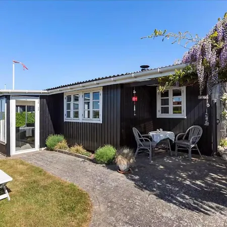 Ferienhaus Lovely Summerhouse By The Karrebæksminde
