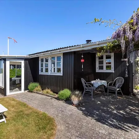Lovely Summerhouse By The Karrebaeksminde